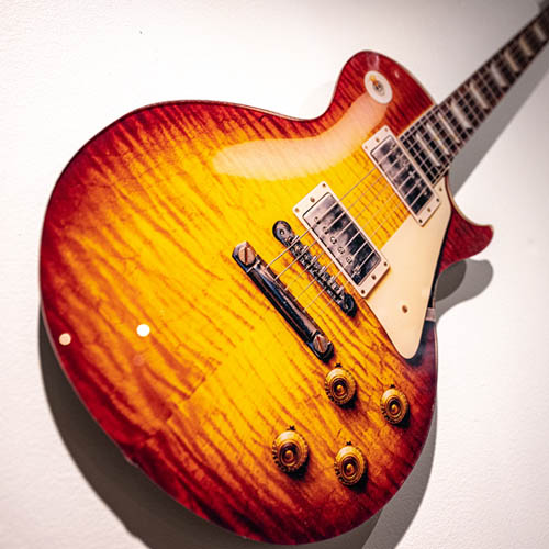 Arrives ready to hang