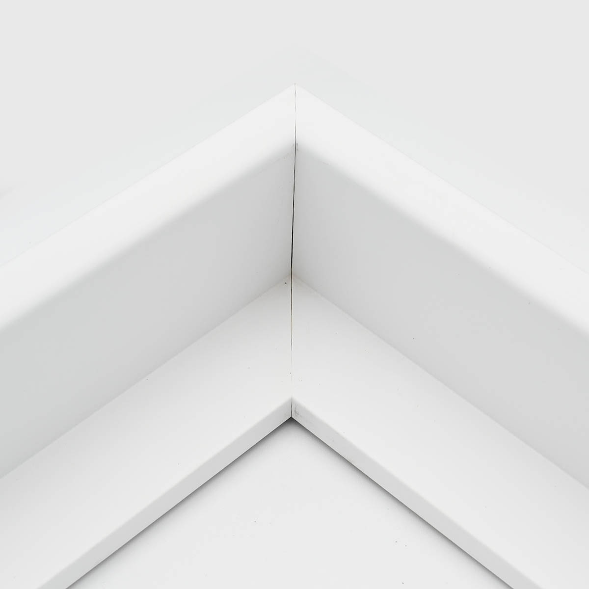 picture Frame 301-22 WHITE FLOATING FRAME 