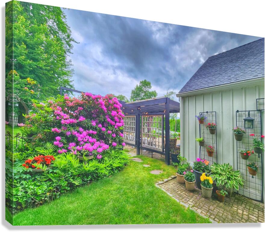 04Apr CT River Valley Inn Canvas Print