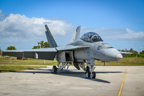 Super Hornet 6533 by Rob Clements