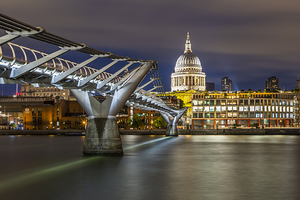 LONDON St. Pauls in the glow of lights