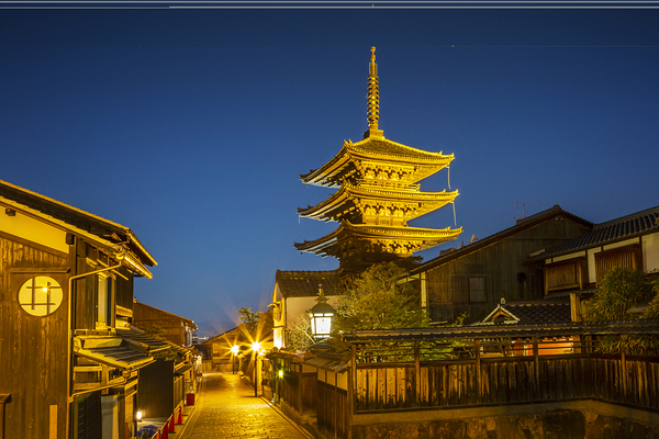 Yasaka Pagoda in historic Kyoto in the evening Print