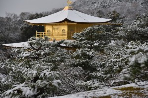 Kyoto Kinkaku-ji in snow