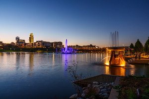 Omaha Heartland Fountains Night