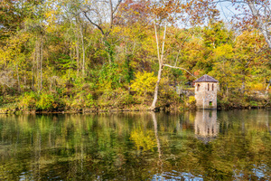 Bennett Spring Gauge House Fall