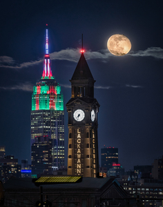 Moon over NJ and NY on a Christmas night