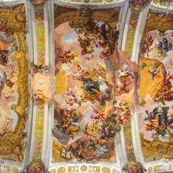 Ceiling fresco in the central arch