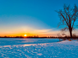 Sunrise in winter by Genevieve Gagnon