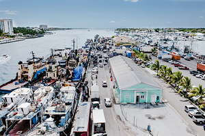 Boats Potters Cay Dock