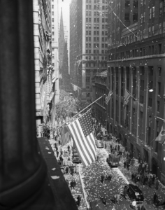 1945 VE DAY CELEBRATION CONFETTI WALL ST NYC 172432