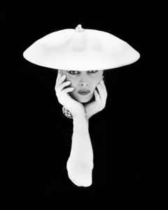 1950s GLAMOROUS WOMAN LOOKING AT CAMERA 177943