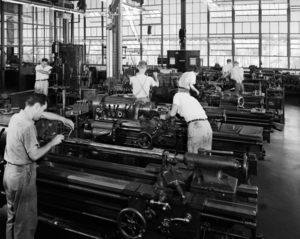 1930s GROUP OF MEN OPERATING LATHES LARGE FACTORY 188190