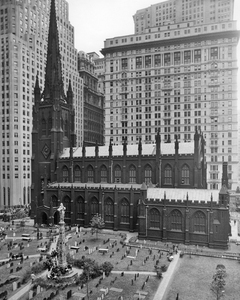 1950s TRINITY CHURCH YARD AND CEMETERY NYC USA 195664