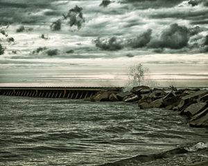 Hew Buffalo Harbor Sunset Splash Monochrome 150027