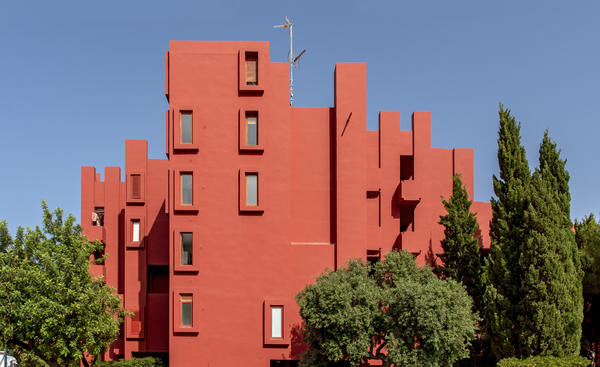 La Muralla Roja Calp by Petr Svarc