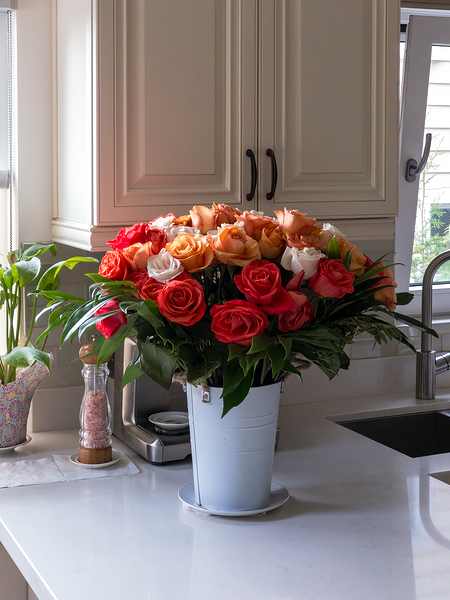 Bouquet of beautiful roses on the marble table in a kitchen Print