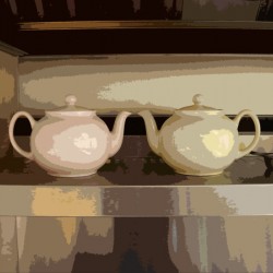 Kissing Teapots