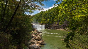Tranquil Nature Scene Featuring Cumberland Falls