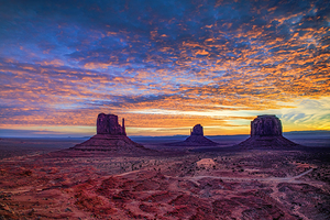Monument Valley Sunrise