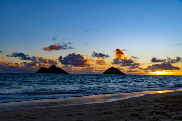 Hawaiian sunrise by Caleb Nagel