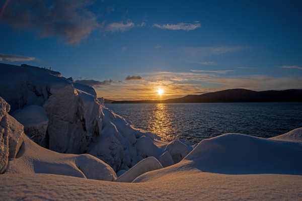 Snowy sunset by Caleb Nagel