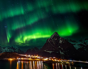 Northern Lights over Reine 3