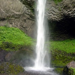 Spray - Waterfall Pacific Northwest USA 