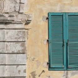 Italy  Windows 9692