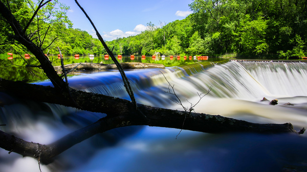 Beautiful sunny day with blurred water by MVP