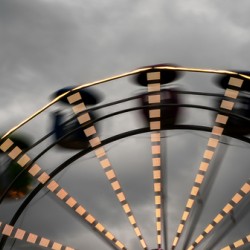 Amusement park ride wheel