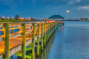   Melbourne Riverside Park Moonrise