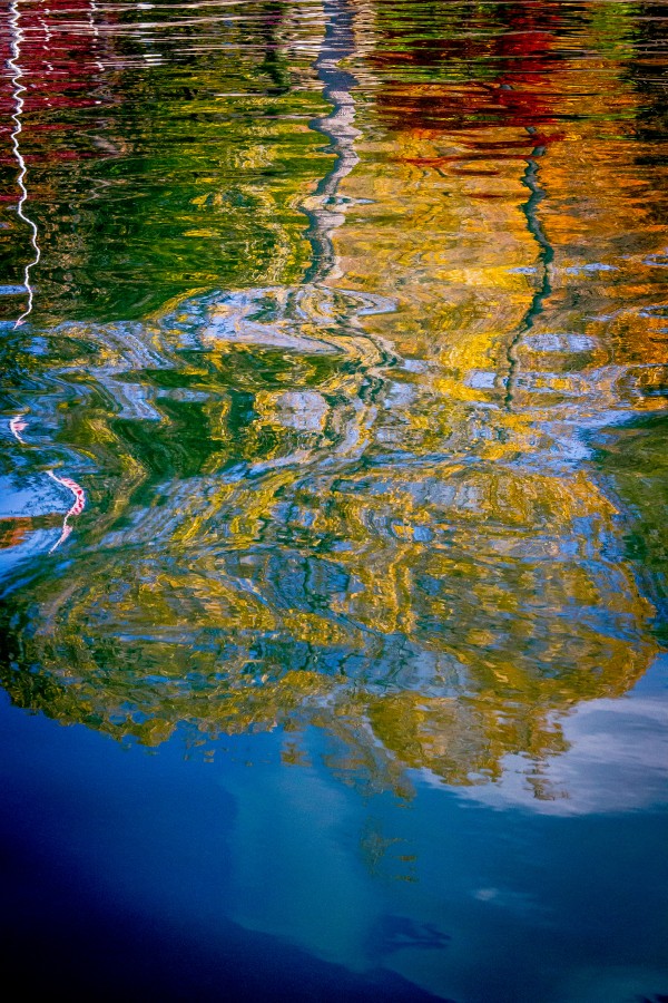 Gaias Reflection Middle Print