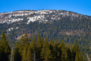 Snow Capped Mountain at Lake Tahoe CA 7R300695.jp