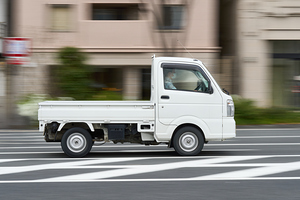 Small Truck on Streets of Kyoto Japan A6403253.jp