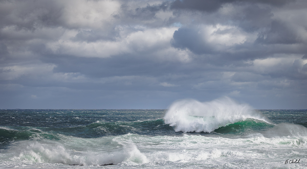 Duncans Cove wave 2 by Hugh Chisholm Photography