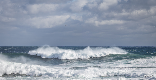 Duncans Cove wave 4 by Hugh Chisholm Photography