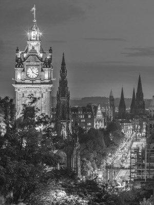 Princess streen and the Balmoral Hotel and night, Edinbrugh, Scotland