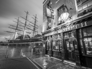 Cutty Sark and the Gipsy Moth pub