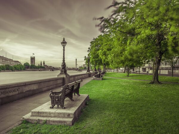 Restful Moments by the Thames by Assaf Frank