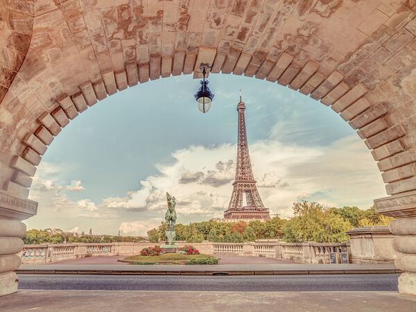 Eiffel Tower from Bir Hakeim Bridge by Assaf Frank