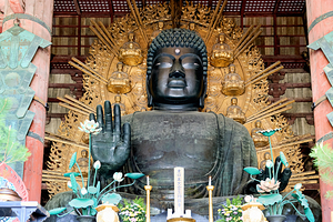 Exploring Todai ji temple with the Great Buddha Hall in Nara Ja