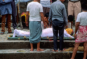Nepal. Kathmandu. Cremation in Pashupatinath