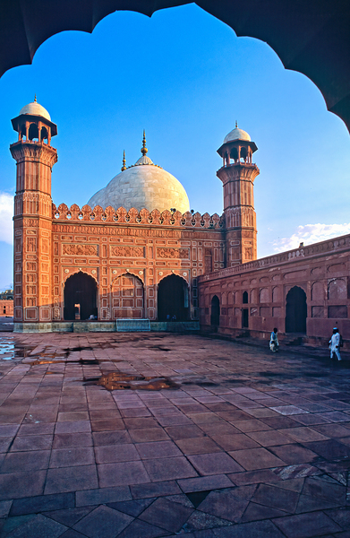 Pakistan. Badshahi mosque in Lahore Print