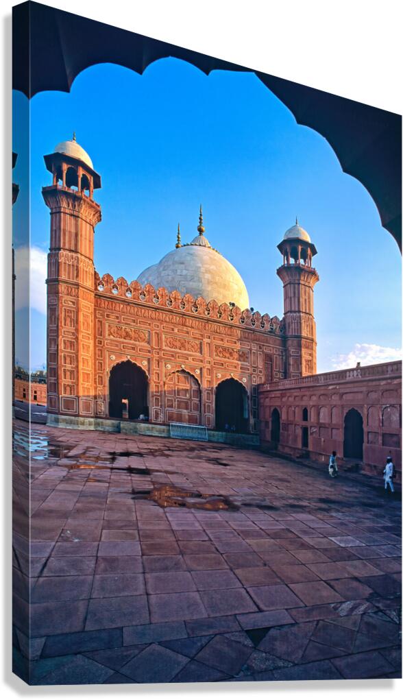 Pakistan. Badshahi mosque in Lahore Canvas Print
