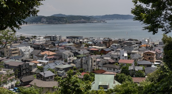 Kamakura Beach View by ihatecheez