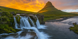 Kirkjufell midnight