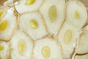 Fresh Raw Garlic Cross Cut 