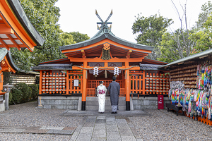 Couple wearing japanese kimonos 