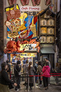 takoyaki restaurant in dotonbori osaka