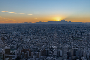 Beautiful sunset over tokyo city with mount fuji in the backgrou
